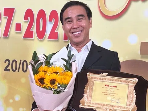 MC Quyền Linh nhận giải 'Nghệ sĩ vì cộng đồng'