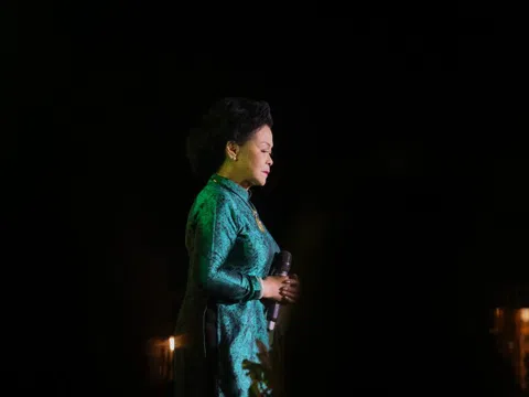 Khánh Ly hát 'Gia tài của mẹ', đơn vị tổ chức show phải giải trình
